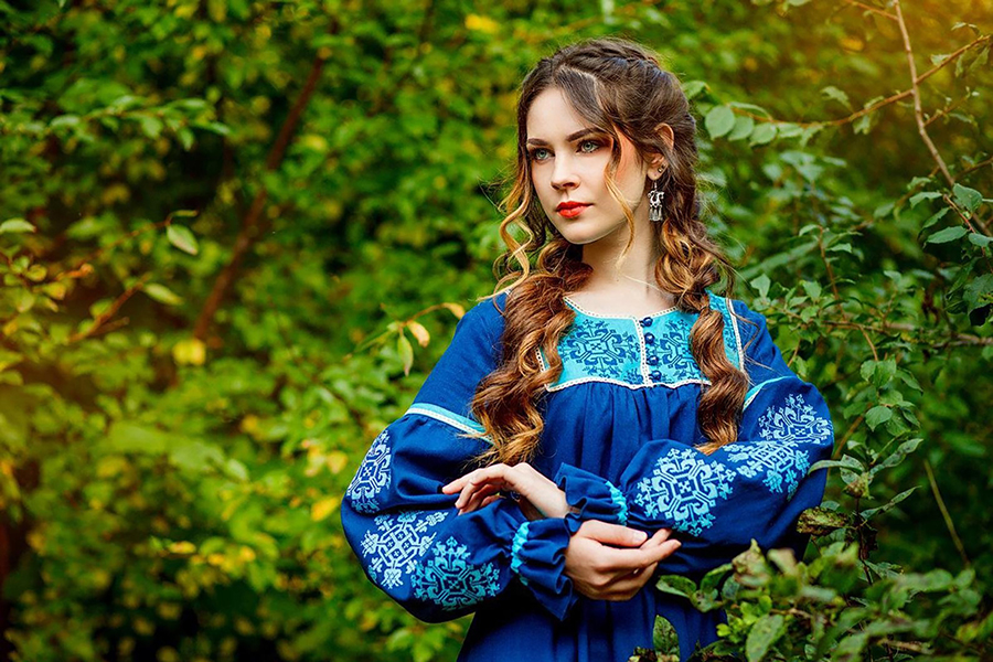 Sexy photo Women in Slavic costumes in Alma Ata