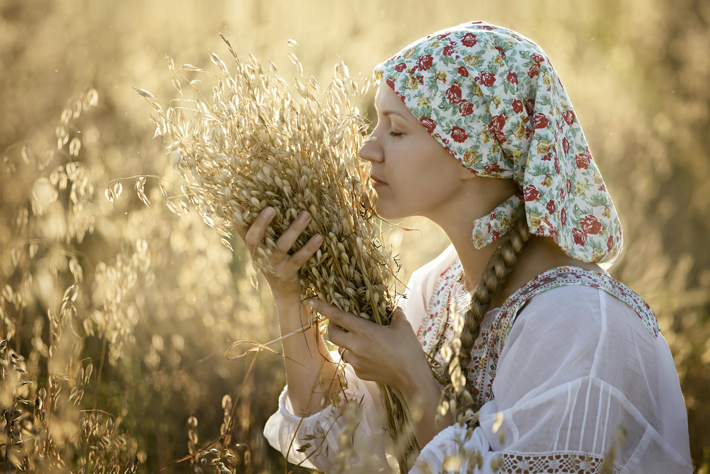 Photo Women in Slavic costumes in Alma Ata